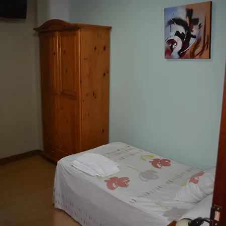 15 De Mayo Vendégház La Pola de Gordon