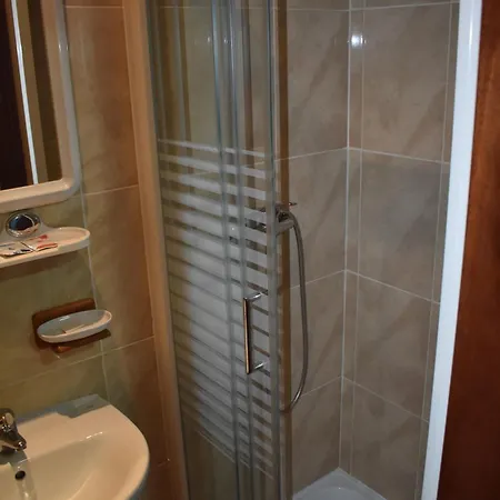 Vendégház 15 De Mayo La Pola de Gordon