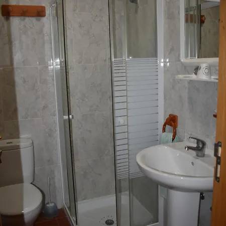 15 De Mayo Vendégház La Pola de Gordon