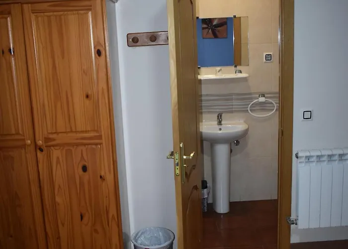 15 De Mayo 게스트하우스 La Pola de Gordon