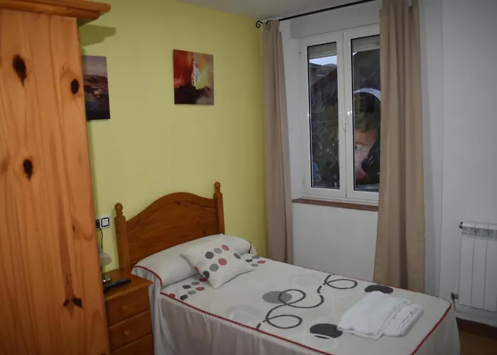 15 De Mayo 게스트하우스 La Pola de Gordon